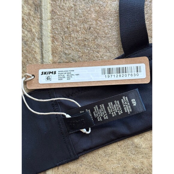 Skims Wireless Form Push-up Plunge Bra Onyx Size 42D - Picture 12 of 12